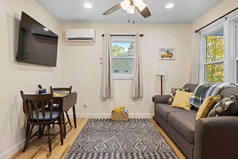 Room 3, Cozy 1BR Cottage w Firepit Close to Downtown, Henderson
