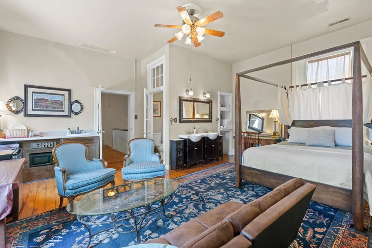 Room 3, Bashford Manor Inn, Jefferson