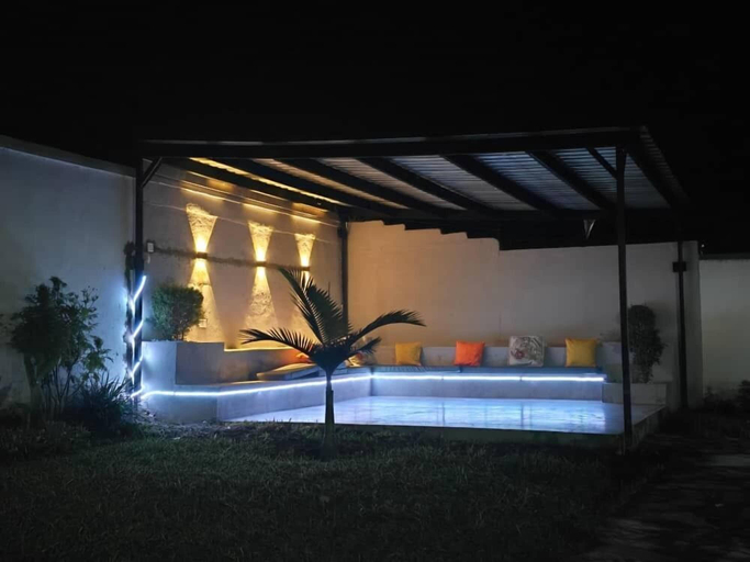 Outdoor dining, The View Luxury Guest House, Makonde