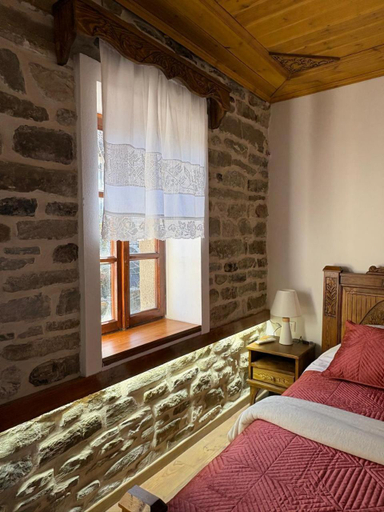 Bedroom 2, Stone Pazar Guest House, Gjirokastrës