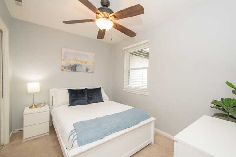 Room 2, Walkable 2BR Condo Near Greenway Mission, Buncombe
