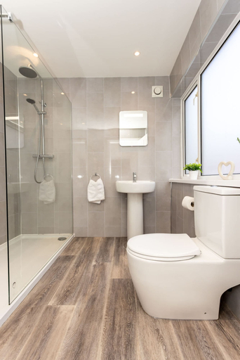 Bathroom 3, Tenby House, Pembrokeshire