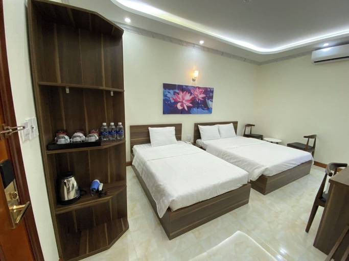 Room 5, SEN HIDDEN HOTEL, District 12