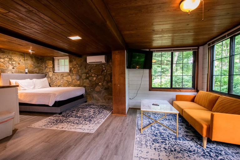 Room 5, Peaceful Woodsy Studio 15 Min to Town Free Tix, Henderson