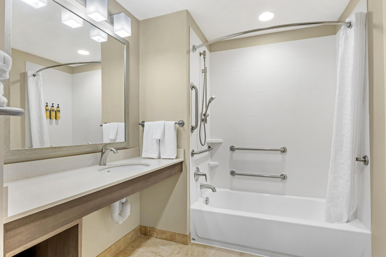 Bathroom 4, Best Western Plus Centralia Hotel & Suites, Clinton