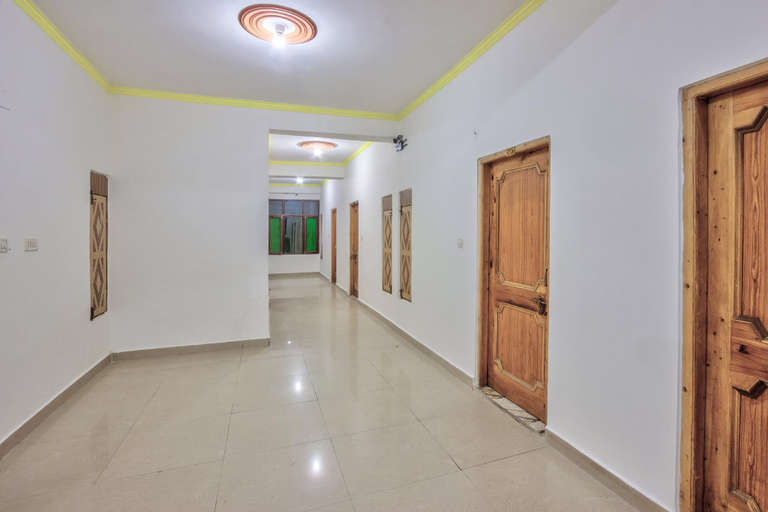 Public Area 3, Hotel Day Night, Kullu
