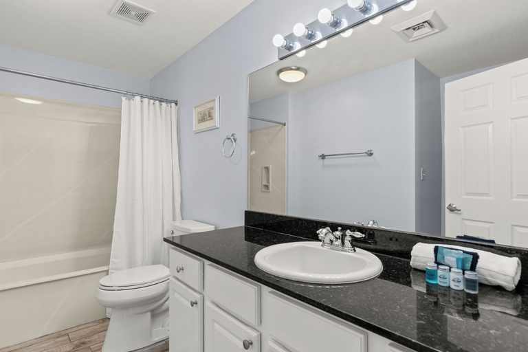 Bathroom 3, Its Sea-esta Time! Sleep, Sun, & Sea on the 9th Floor! Sleeps 6! Beachfront!, Bay