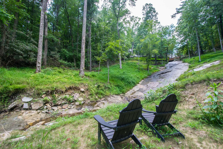 Room 5, 5BR Estate w Guesthouse Private Waterfall Trail, Henderson