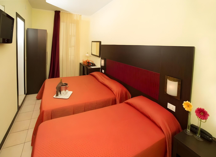 Bedroom 3, Hotel Alibi, Rimini