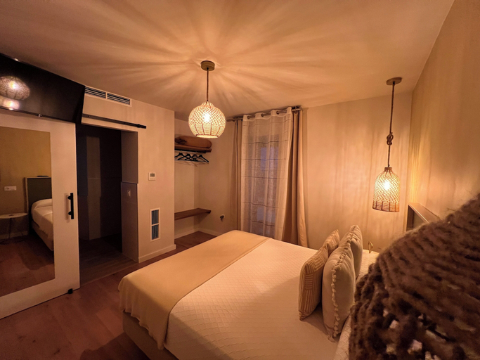 Room 2, Casal de Pelaio, Lugo