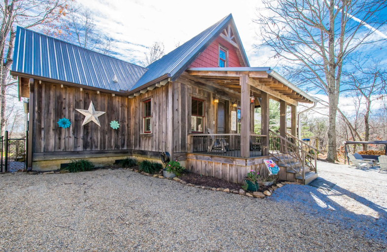 Room 3, Rustic-chic 2BR Cabin w Clawfoot Tub Near Trails, Henderson