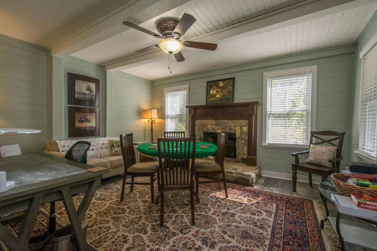 Room 3, Rustic 3BR w Private Pond Firepit Near Trails, Henderson