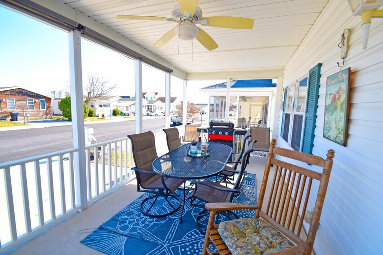 Outdoor dining, Montego Bay-colonial Drive 13339 3 Bedroom Home, Worcester