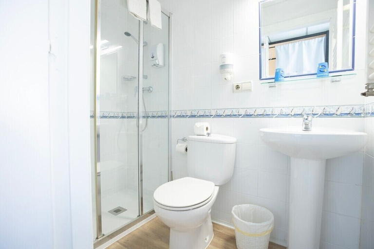 Bathroom 5, HOTEL NAUTICO, Pontevedra