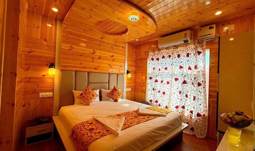 Bedroom 5, Poets inn, Anantnag