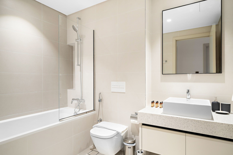 Room 5, Silkhaus Tower With Private Beach Marina Vista, Dubai