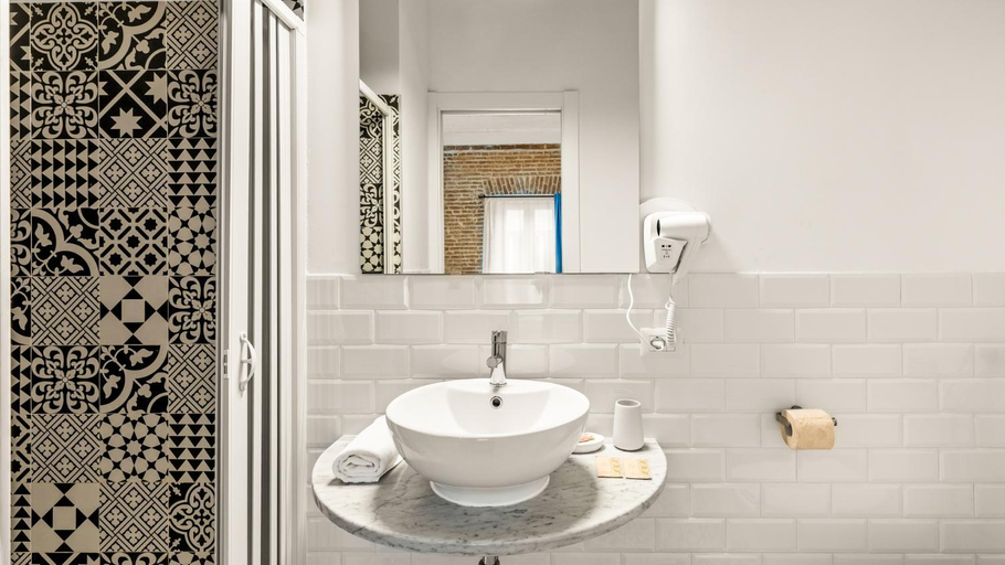 Bathroom 3, Ceramic Rooms, Oristano