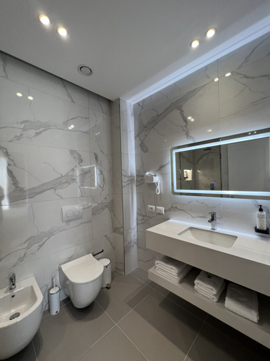 Bathroom 5, Seaside Hotel, Vlorës