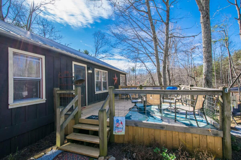 Room 2, Rustic Awesome 4BR Lodge w Game Room Fire Pit, Henderson