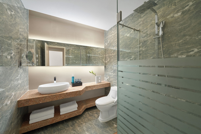 Bathroom 4, Oakwood Hotel & Apartments Saigon , Bình Thạnh