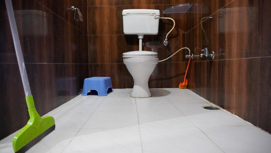Bathroom, Summer Guest House, Mandi