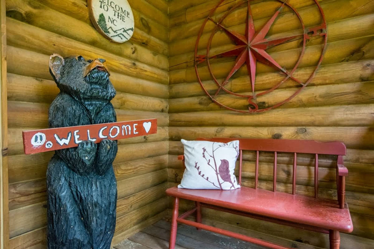 Room 2, Stylish 3BR Log Cabin w Fire Pit Near Trails, Henderson