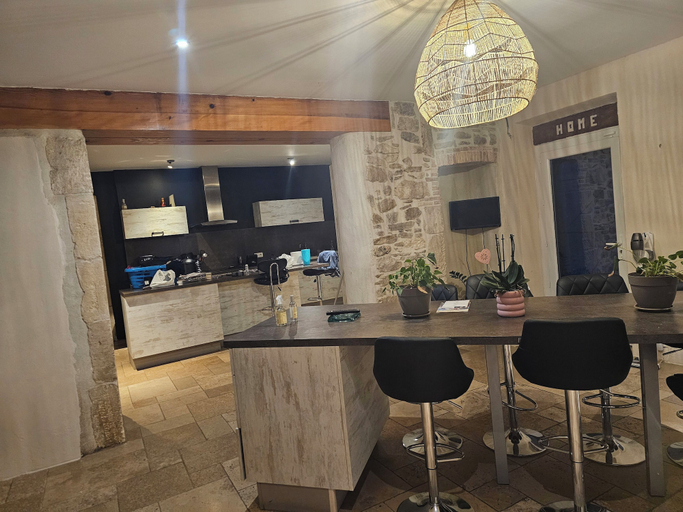 Dining 3, Mas Provençal à flanc de colline, Vaucluse