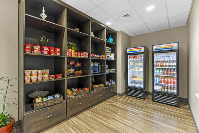 Food & Drinks 5, Best Western Plus Centralia Hotel & Suites, Clinton