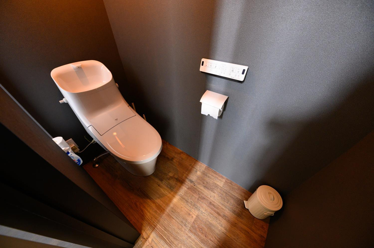 Bathroom 3, D plus one doors, Otaru