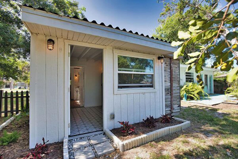 Room 4, Pet Friendly Firepit Minutes to Beach Sleeps 6, Sarasota