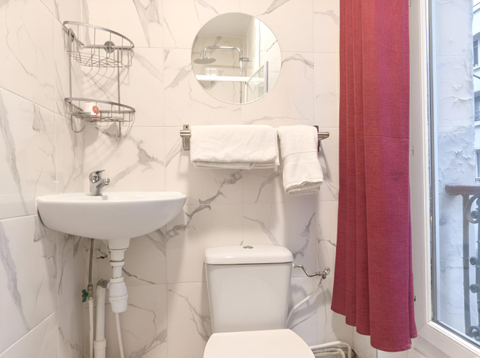 Bathroom 2, Hotel de Nantes, Paris