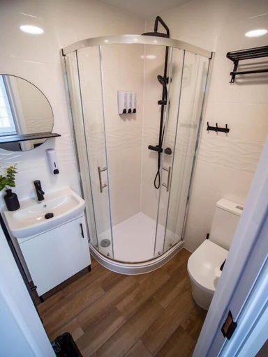 Bathroom 3, Apart Hotel Rugby, Warwickshire