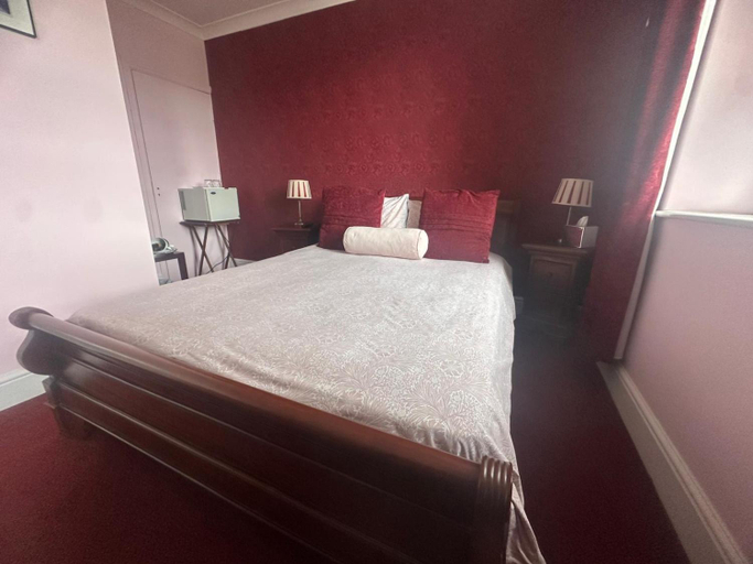 Bedroom 2, Manor Inn Galmpton, Devon