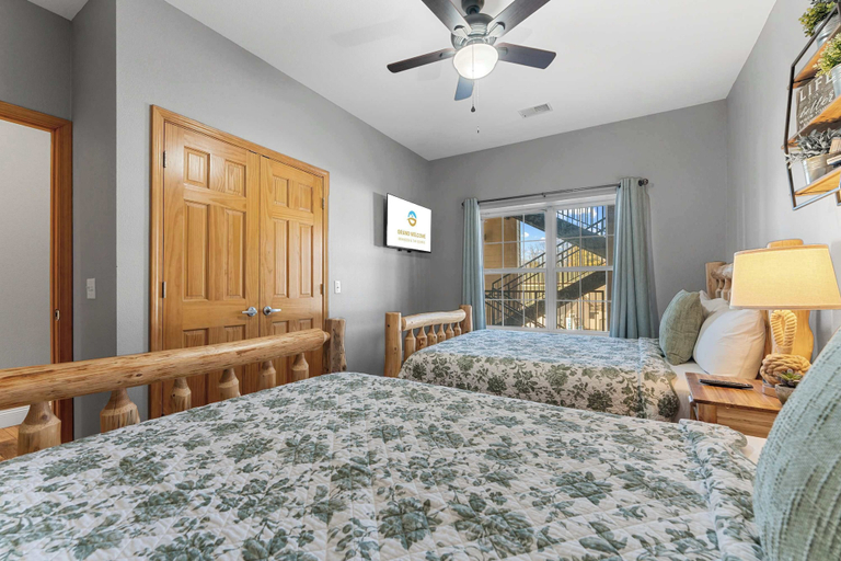 Room 4, The Lakeview Condo Lakefront, Stone