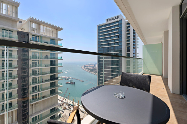 Room 3, Marina Apartment w Building Pool gym Balcony, Dubai