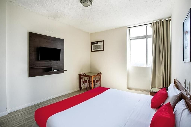 Room 5, Carlton Plaza Americana, Americana