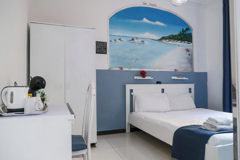 Room 2, Golfo di Orosei, Rome