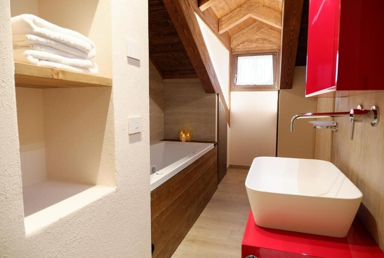 Bathroom 5, Maison Bertin, Aosta
