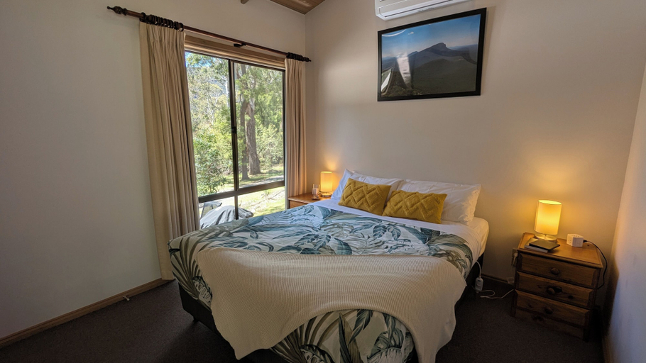 Bedroom 2, Wonderland Cottages, N. Grampians - Stawell