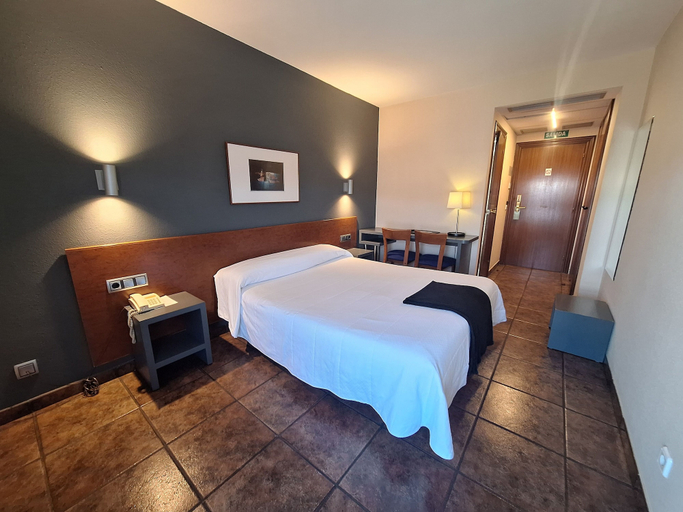 Bedroom 3, Hotel Yerri, Navarra