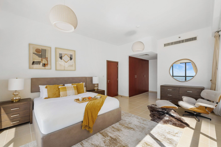 Room 5, Fully Upgraded 2BR Direct Beach Access, Dubai