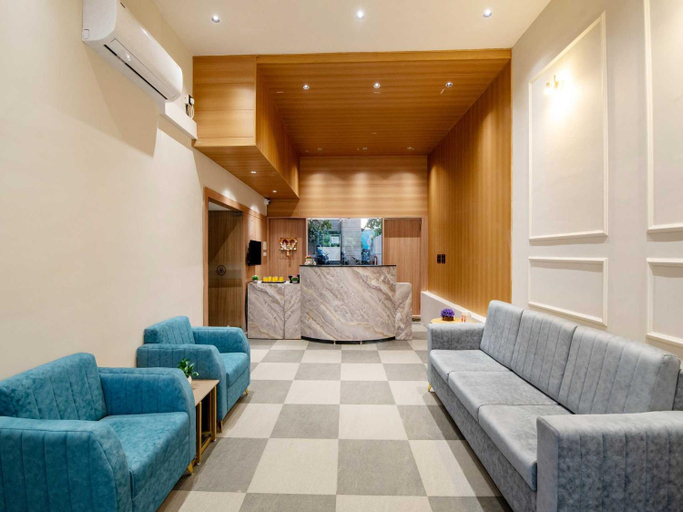 Lobby 5, Townhouse Baner Street, Pune