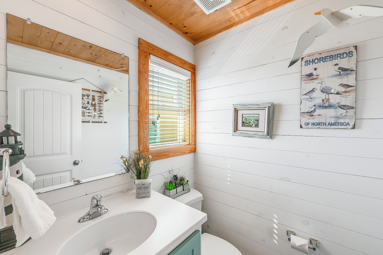 Bathroom 4, 2525 S. 11th ST - New Wave Rentals, Nueces