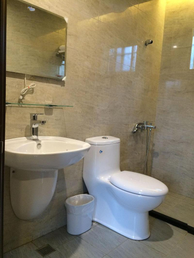 Bathroom 5, True Love, Pingtung