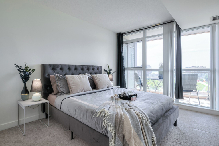 Room 4, Lake View Residencies, Toronto