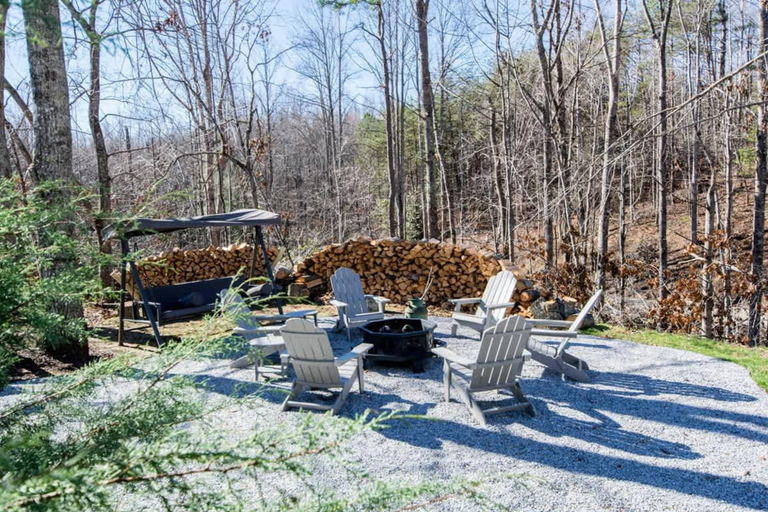 Room 4, Rustic Awesome 4BR Lodge w Game Room Fire Pit, Henderson