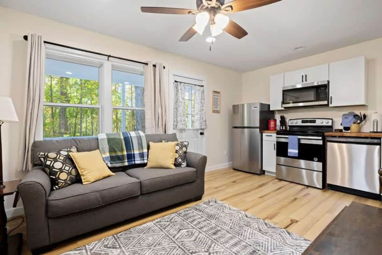 Room 4, Cozy 1BR Cottage w Firepit Close to Downtown, Henderson