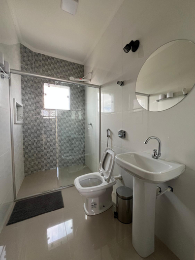 Bathroom, Hotel Brilhante 2, Itacarambira