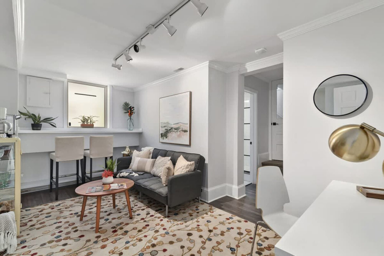 Room 5, Modern 1BR w Workspace Walk to Shops Parks, Buncombe