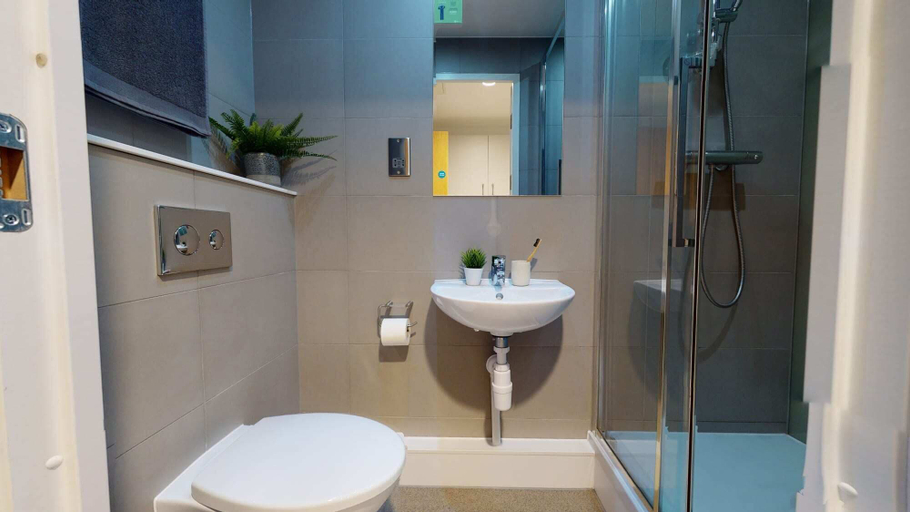 Bathroom, Student Only Elgin Place, Glasgow